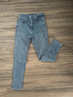 Levis High-Rise Skinny Jeans in Washed Blue